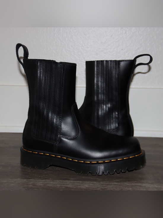 Dr. Martens Shoes - Womens Size 8 Dr Martens Amaayah Lo Black Zip Chelsea Boots